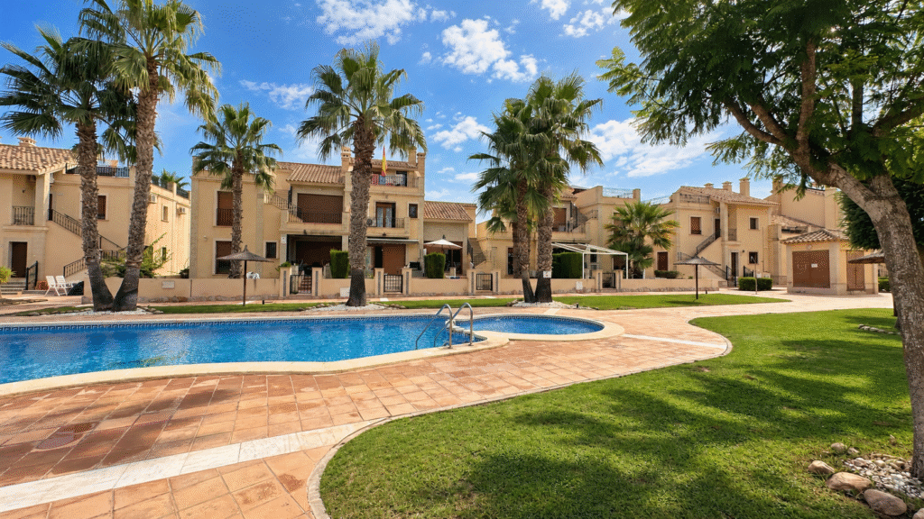 Maison mitoyenne au bord du golf – La Finca Golf