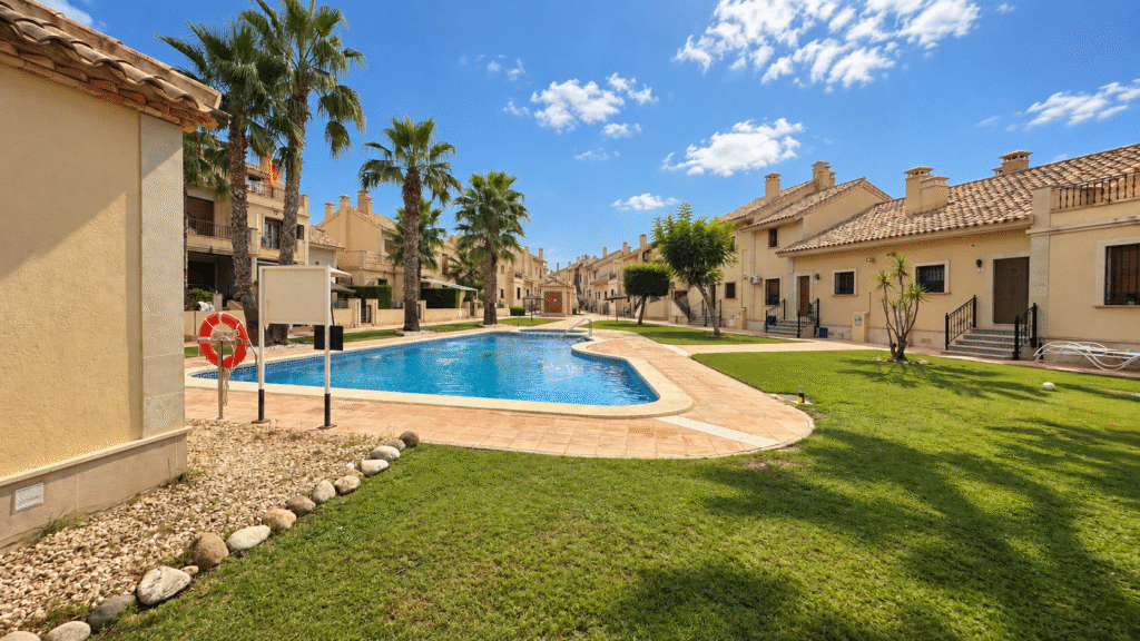 Maison mitoyenne au bord du golf – La Finca Golf