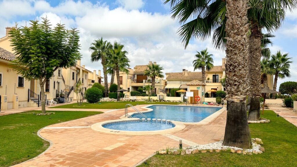 Maison mitoyenne au bord du golf – La Finca Golf