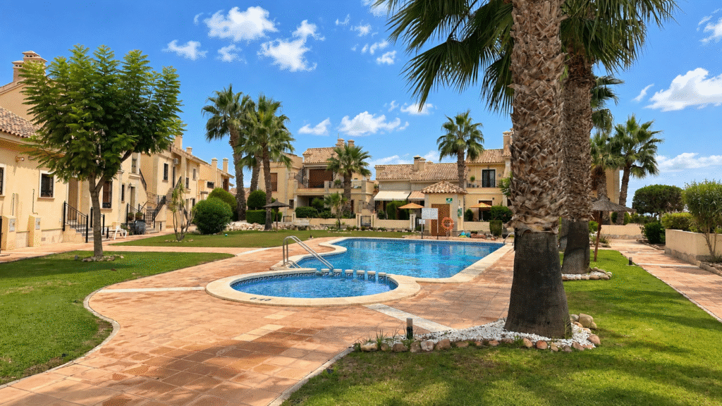 Maison mitoyenne au bord du golf – La Finca Golf