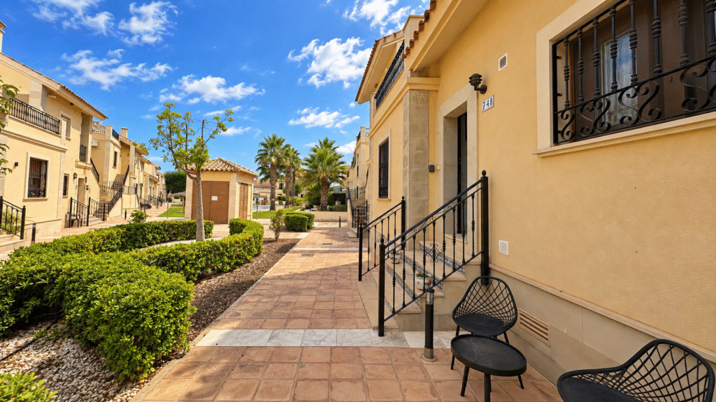 Maison mitoyenne au bord du golf – La Finca Golf
