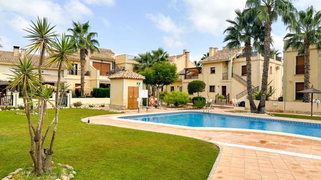 Maison mitoyenne au bord du golf – La Finca Golf