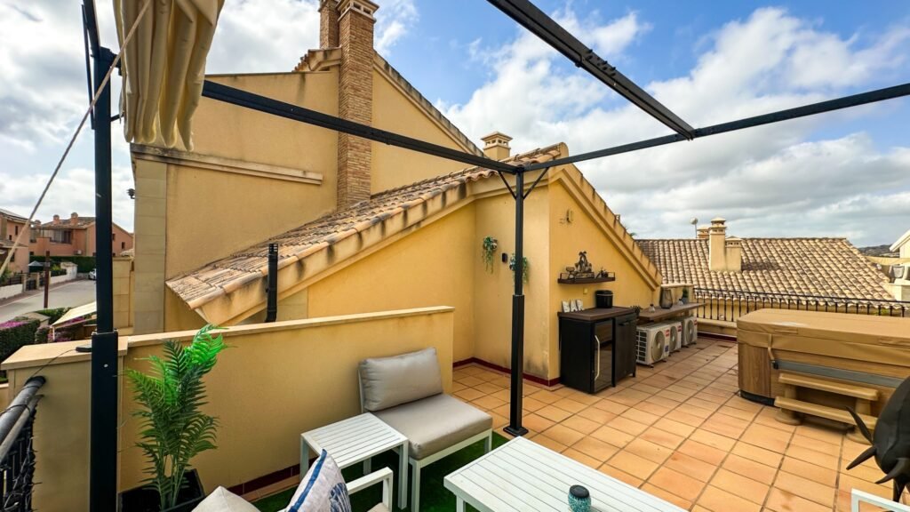 Maison mitoyenne au bord du golf – La Finca Golf