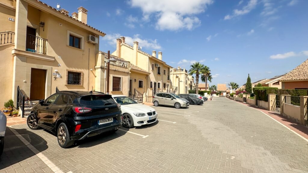 Maison mitoyenne au bord du golf – La Finca Golf