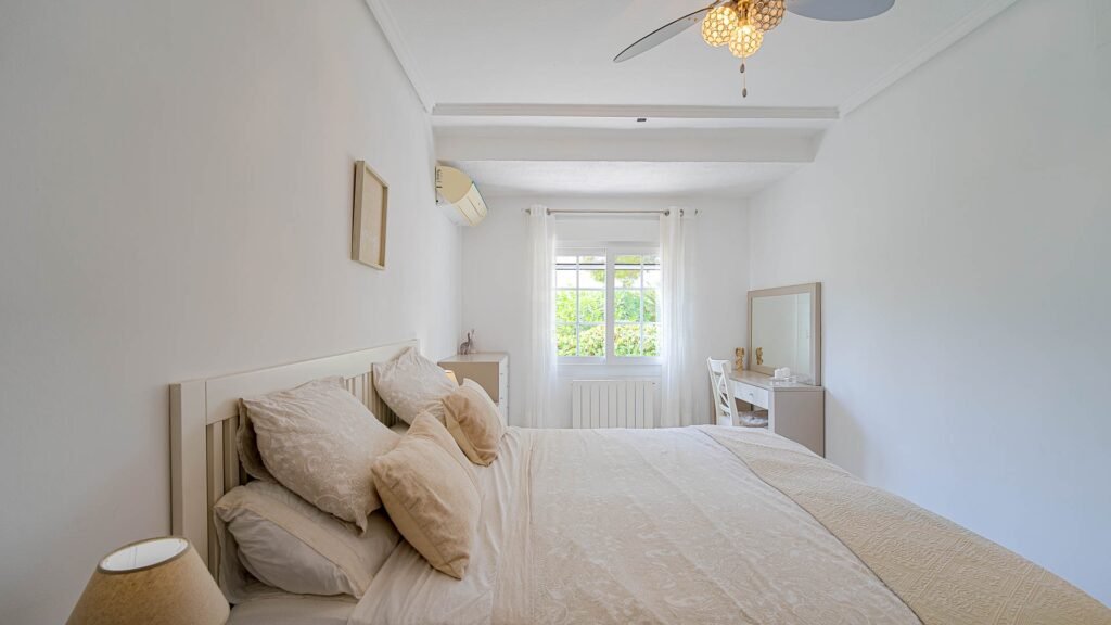 Tilava huvila omalla uima-altaalla – Villamartín