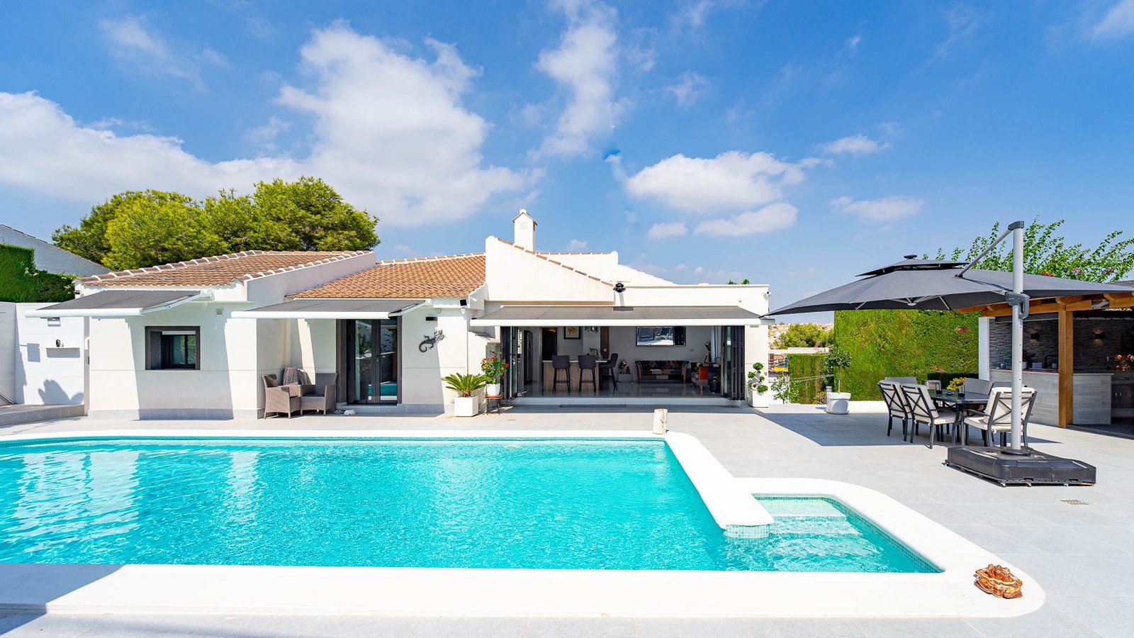 Plaša villa ar privātu baseinu – Villamartín