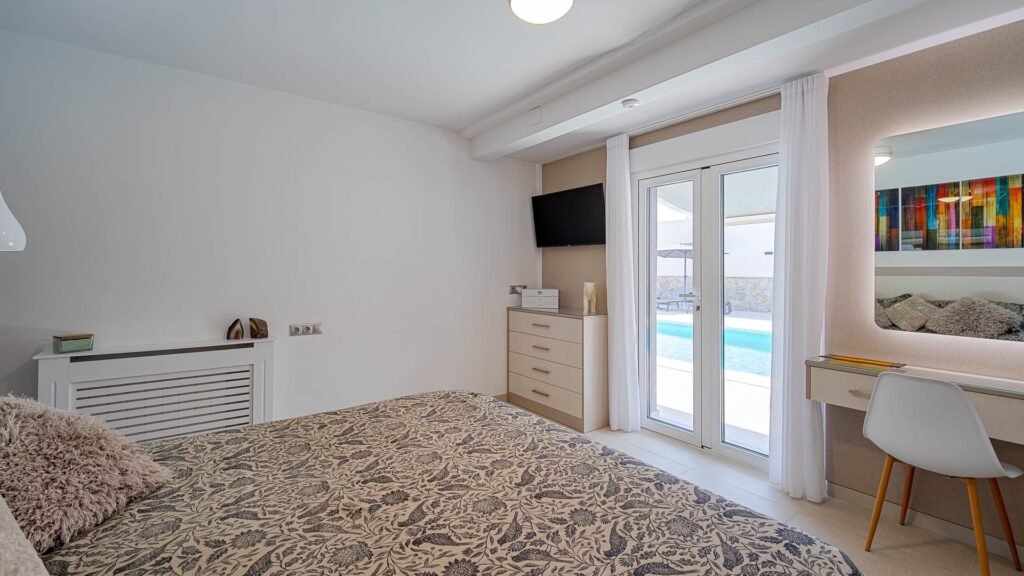 Tilava huvila omalla uima-altaalla – Villamartín
