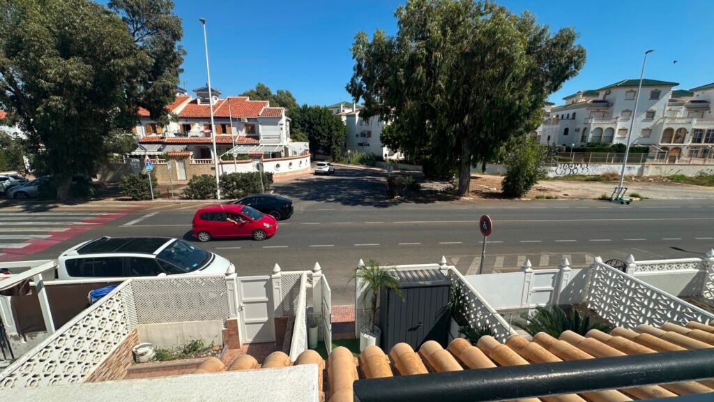 Een uitnodigende rijwoning – La Mata