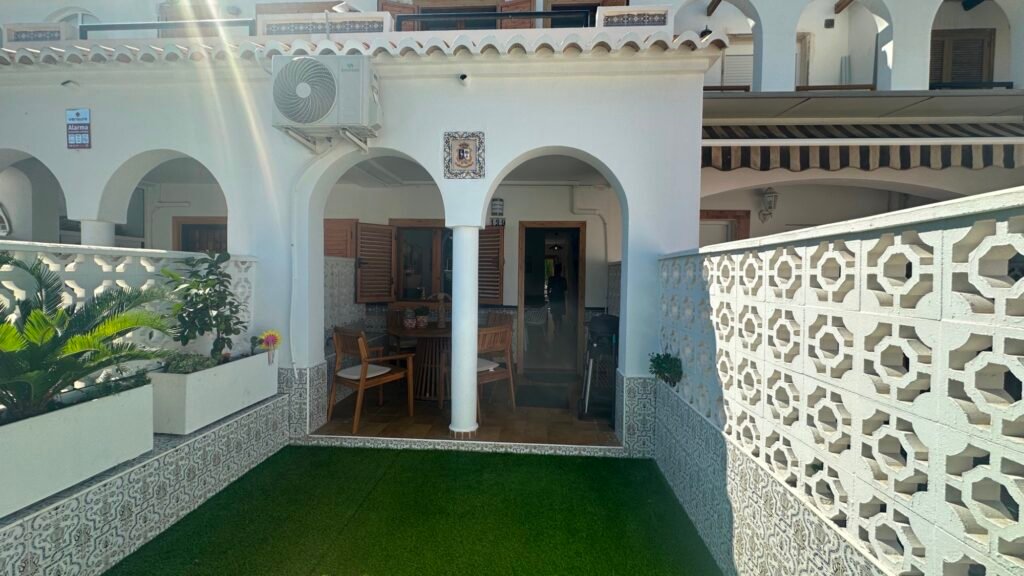 Een uitnodigende rijwoning – La Mata