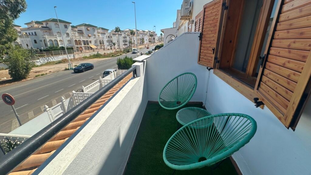 Een uitnodigende rijwoning – La Mata