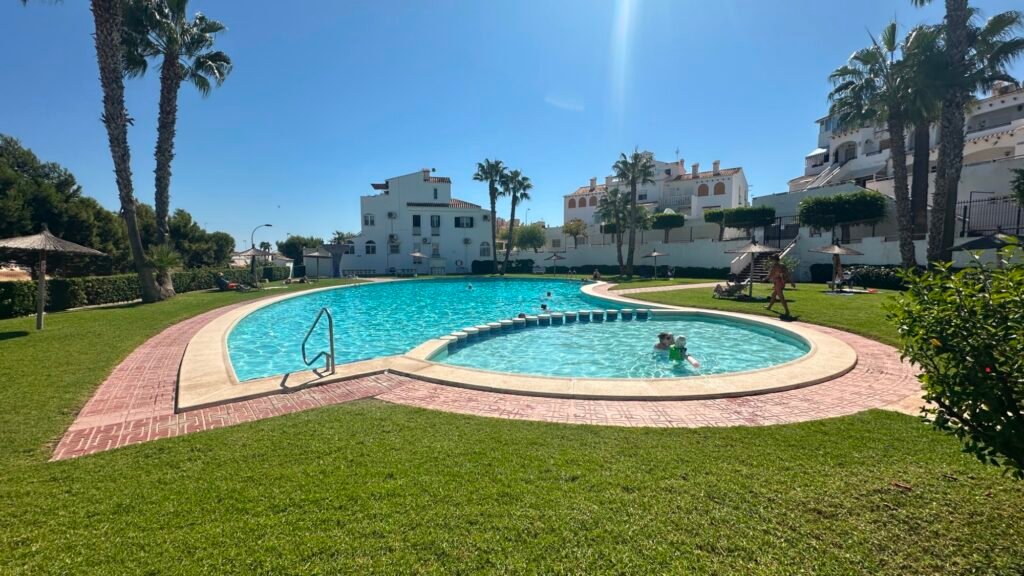 Een uitnodigende rijwoning – La Mata