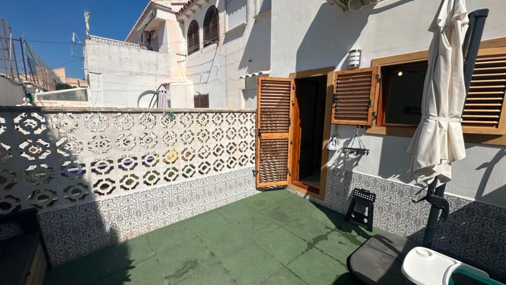 Een uitnodigende rijwoning – La Mata