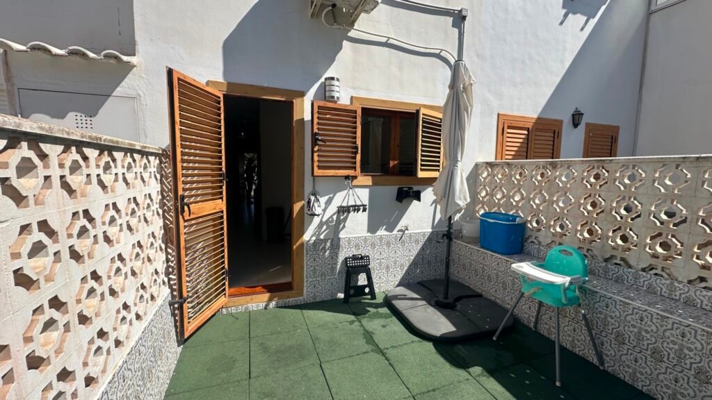 Een uitnodigende rijwoning – La Mata