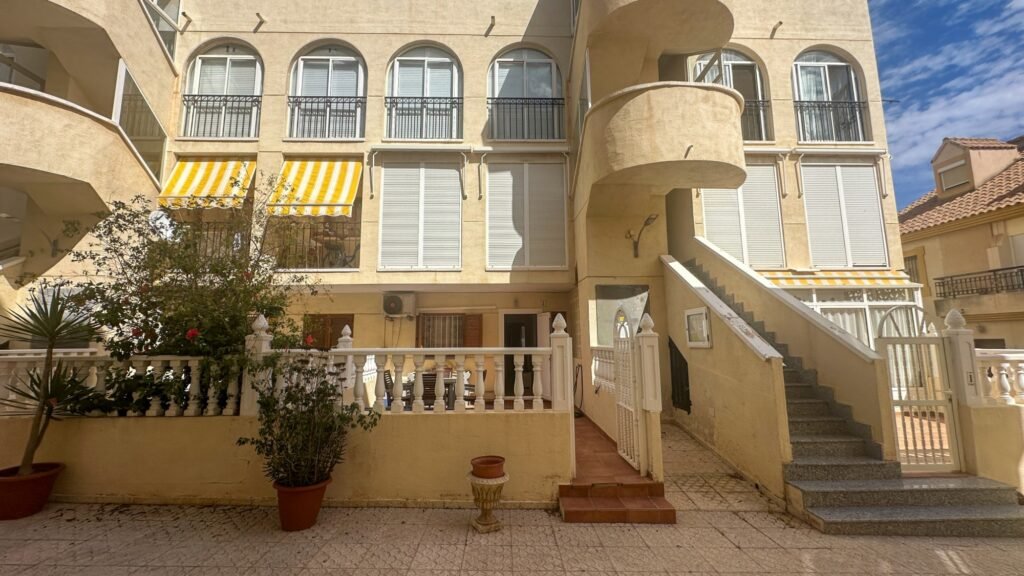Mājoklis ar privātu dārzu – La Zenia