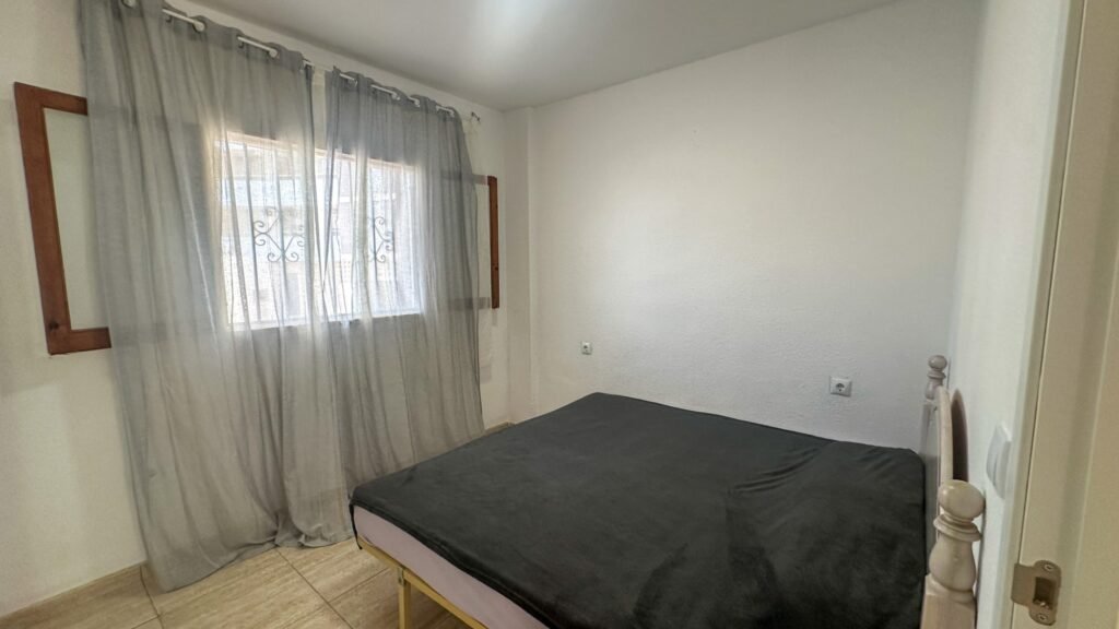 Mājoklis ar privātu dārzu – La Zenia