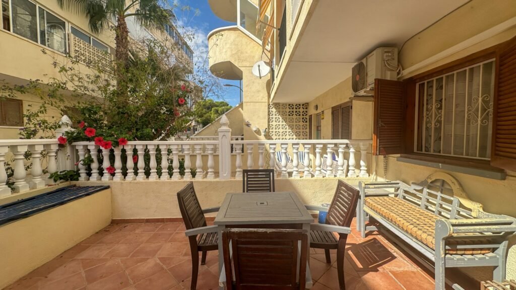 Mājoklis ar privātu dārzu – La Zenia