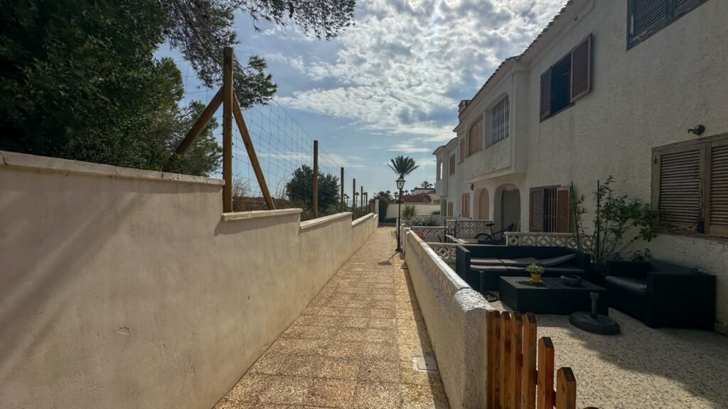 Et innbydende rekkehus – Playa Flamenca