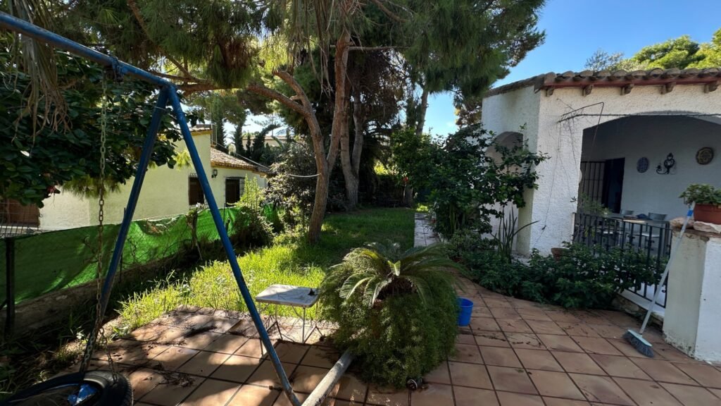 Mediterranean villa near the beach – Punta Prima