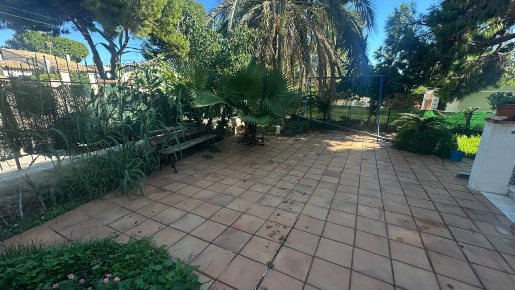 Mediterranean villa near the beach – Punta Prima