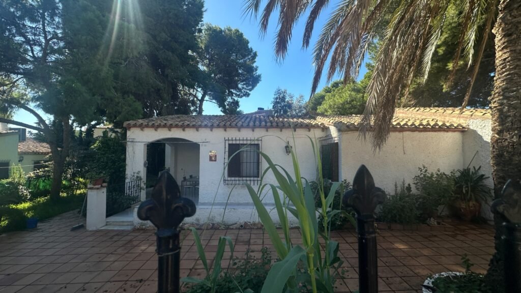 Mediterranean villa near the beach – Punta Prima