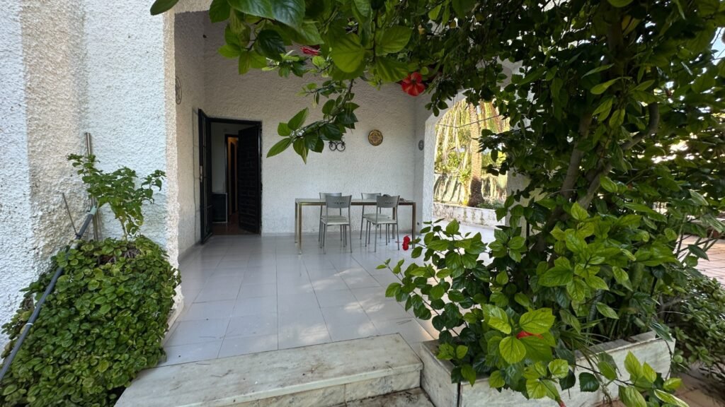 Mediterranean villa near the beach – Punta Prima