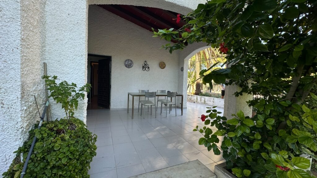 Mediterranean villa near the beach – Punta Prima
