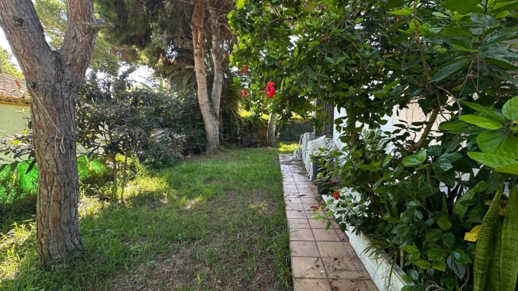 Mediterranean villa near the beach – Punta Prima