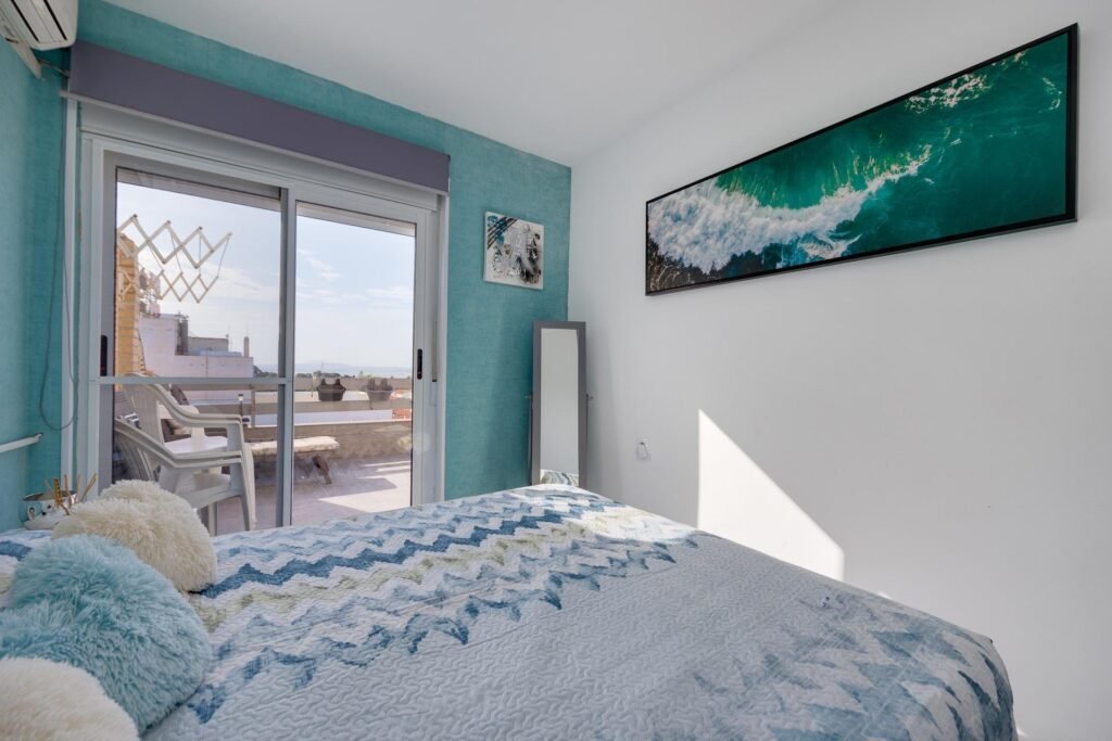 Kattohuoneisto ja tilava terassi Torreviejassa