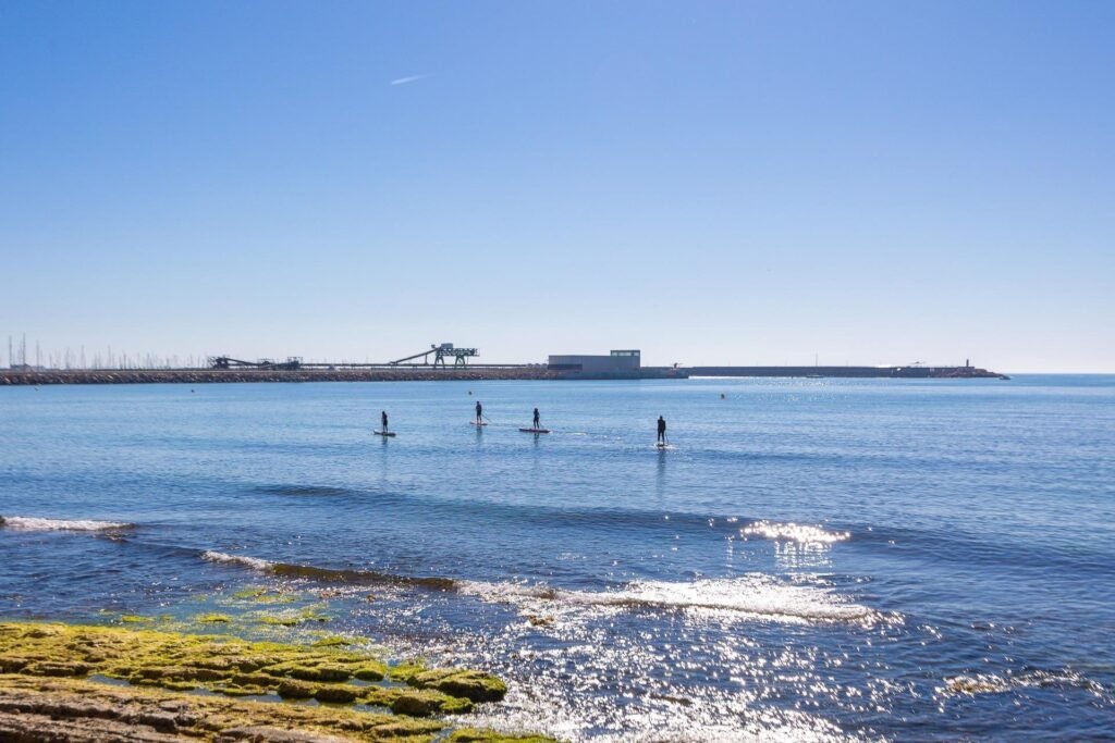 Kattohuoneisto ja tilava terassi Torreviejassa